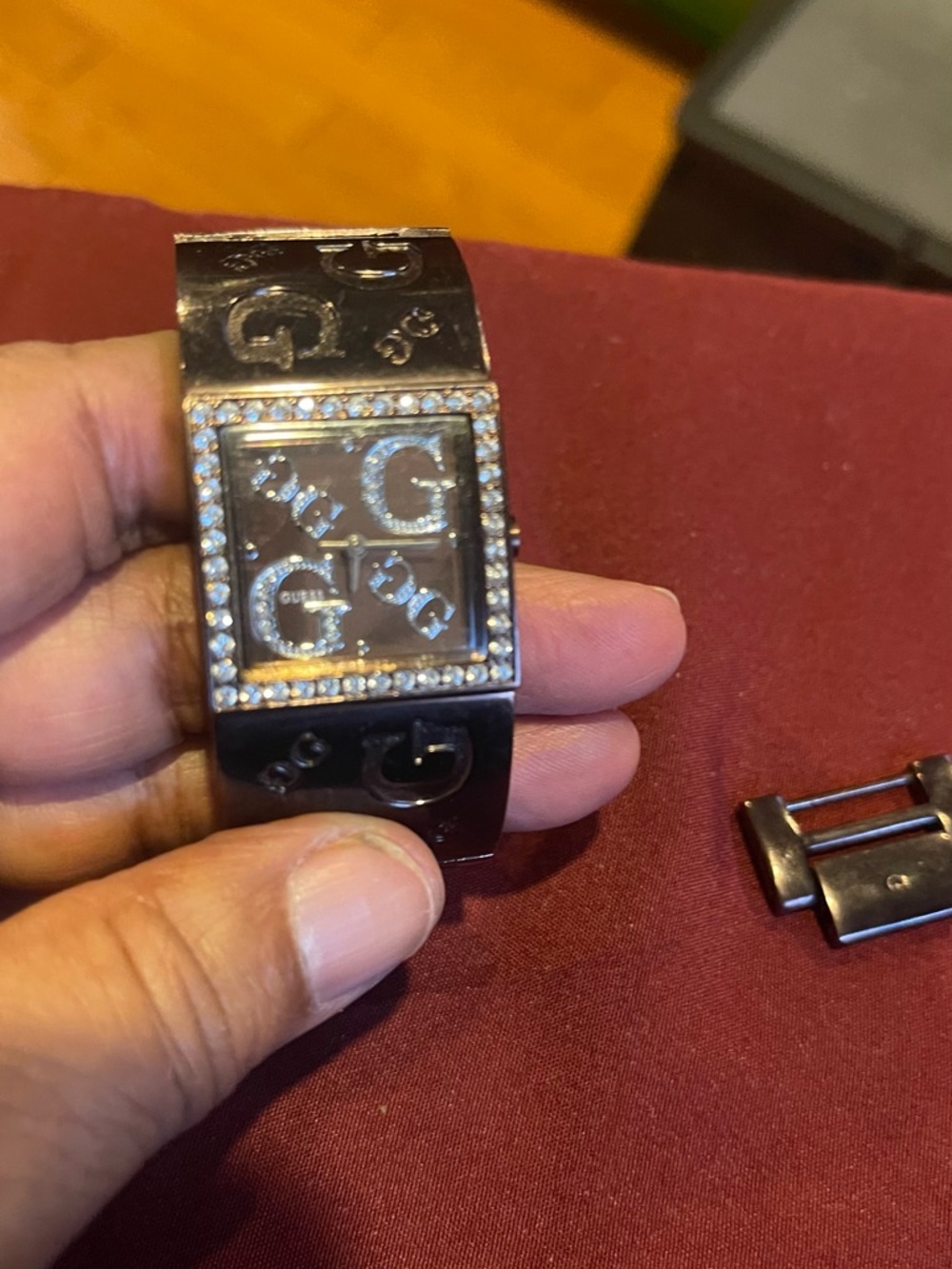 GUESS metal Crystal-Trim Logo Bracelet Watch - Picture 3 of 6